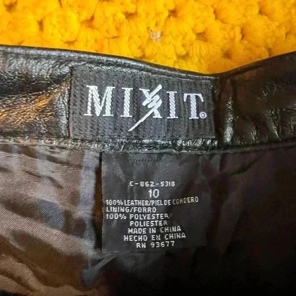 Mixit Elegant Black Leather Pants Size 10 -  High-Waisted, Chic Design Vintage - Picture 3 of 4